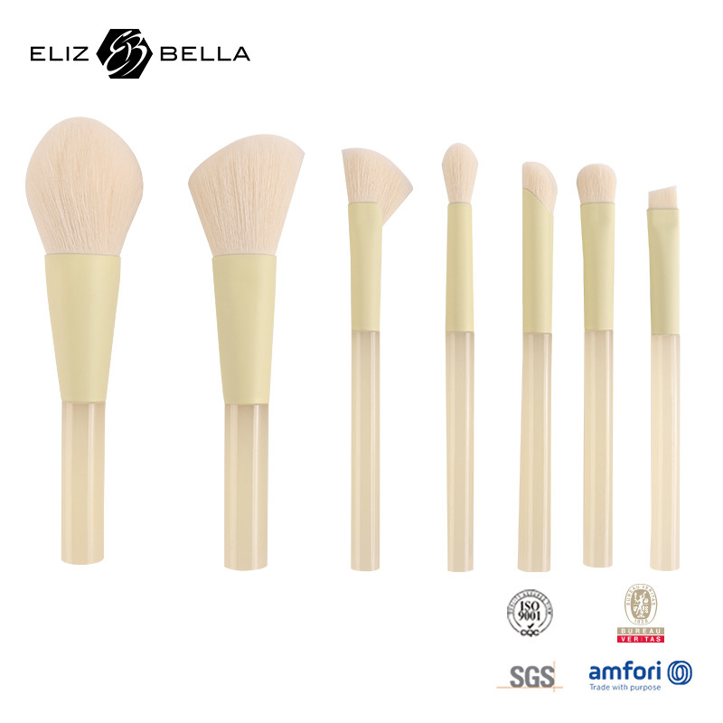 Portable Short Handle Mini Travel Set Cosmetic Makeup Brush Set Sustainable and Fashionable